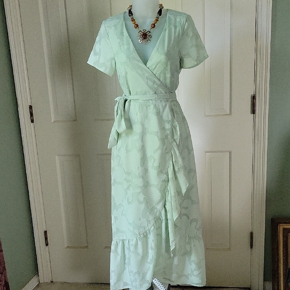 Lulus Dresses & Skirts - Lulus Mint Green Textured Maxi Wrap Dress Tiered And Ruffled Sz Xs